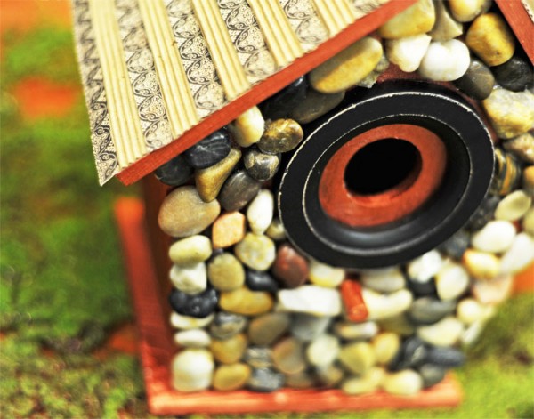 rock-crafts decorated-birdhouse