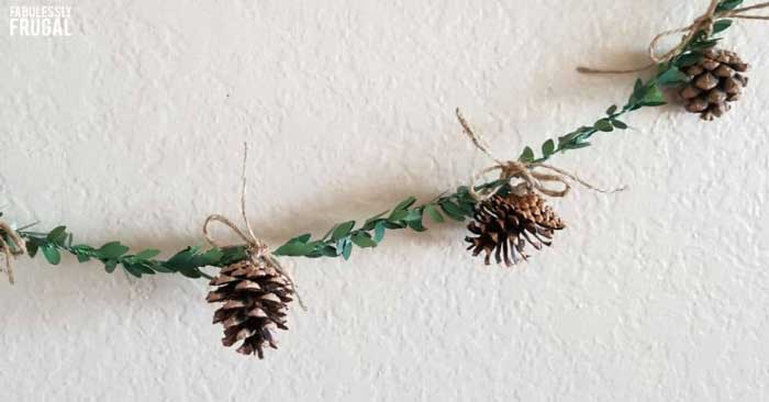 pine cone crafts Christmas garland