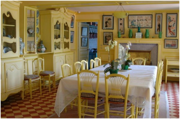 yellow dining room
