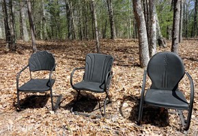 How To Paint Old & Rusty Outdoor Metal Chairs - Rustic Crafts & DIY