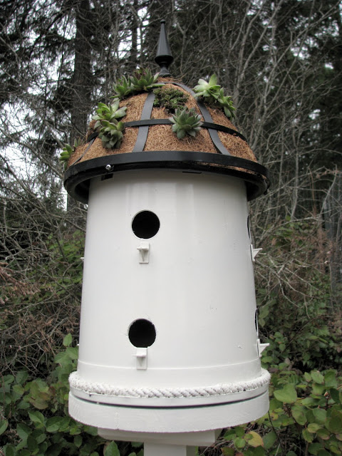 diy birdhouse ideas - plant bucket birdhouse