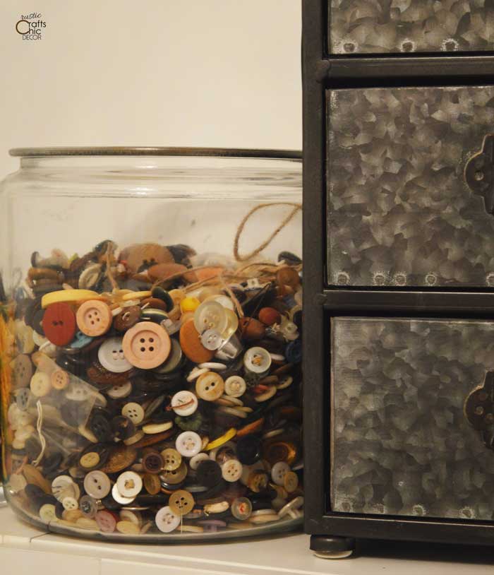 creative ideas to get organized - recycle jars for small storage