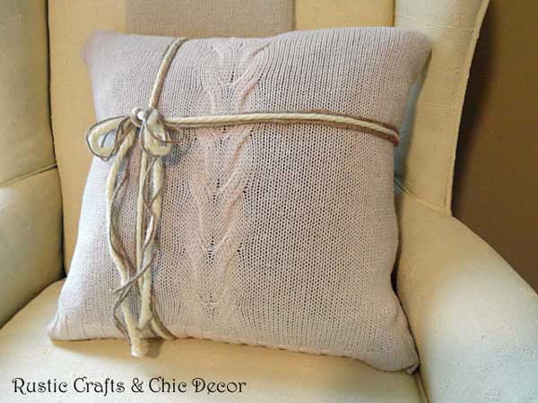 diy sweater pillow by rustic-crafts.com