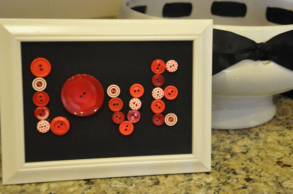 love button frame