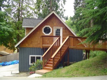 garage and bonus room