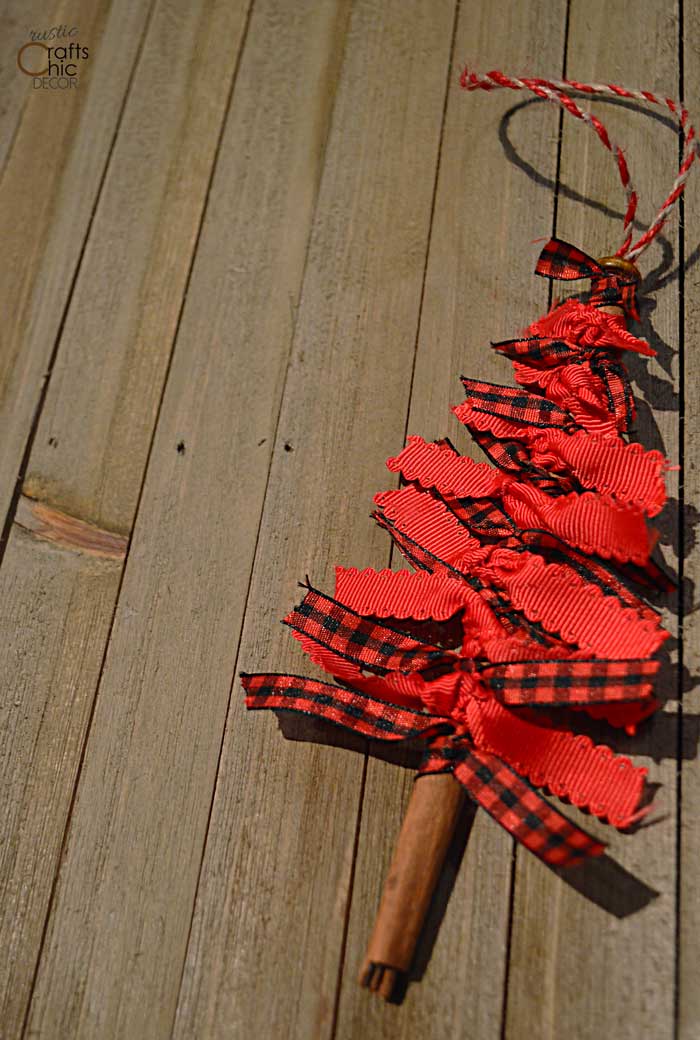 Ribbon Christmas Tree Ornament DIY - Rustic Crafts & DIY