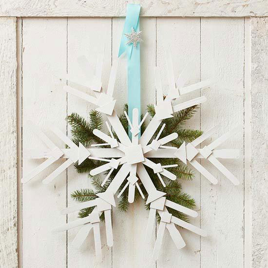 diy outdoor christmas decorations - snowflake wreath