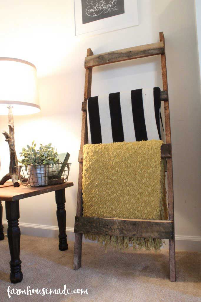 pallet decor - blanket ladder