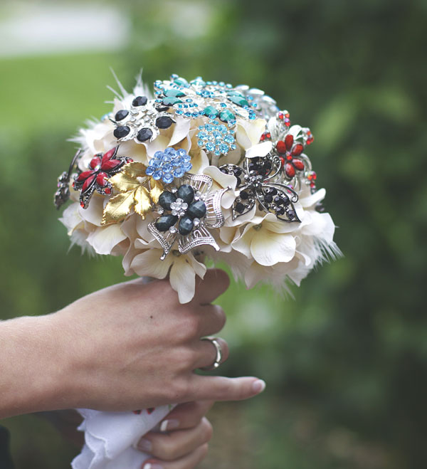 diy brooch wedding bouquet