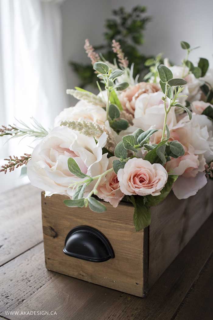 diy farmhouse crate centerpiece