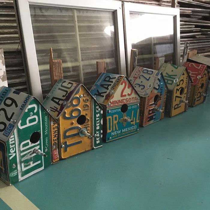 diy license plate birdhouse