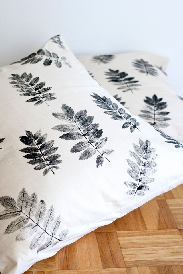 stamped leaf pillow diy