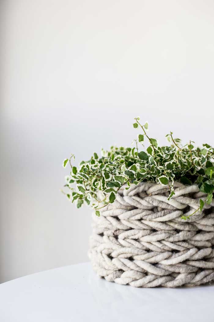 https://rustic-crafts.com/wp-content/uploads/2019/08/arm-knit-basket.jpg