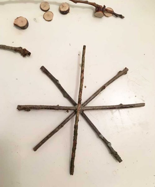 How To Make A Snowflake Using Twigs - Rustic Crafts & DIY