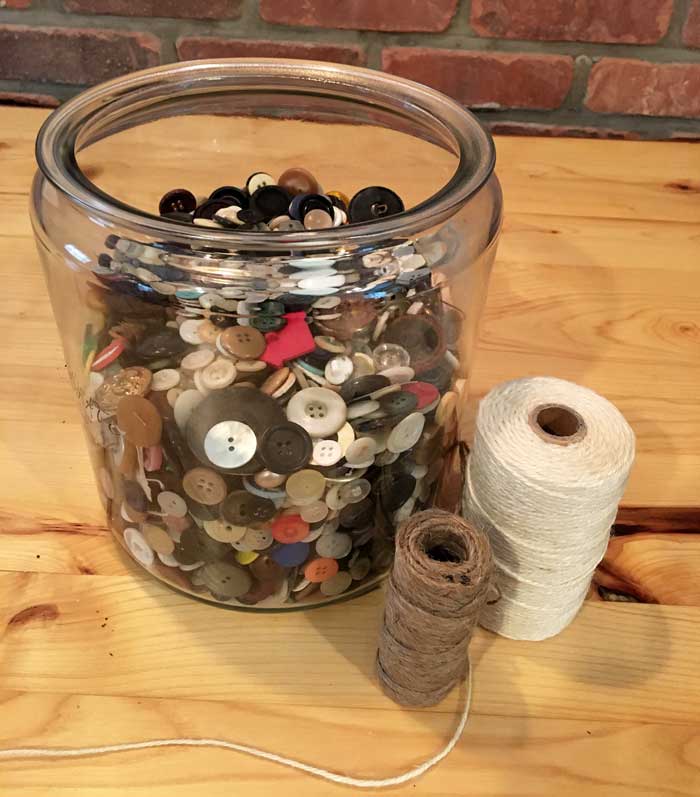 Button Crafts: 20 Things To Make With Buttons - Rustic Crafts & DIY