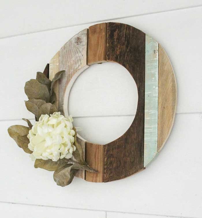 salvaged wooden wreath idea