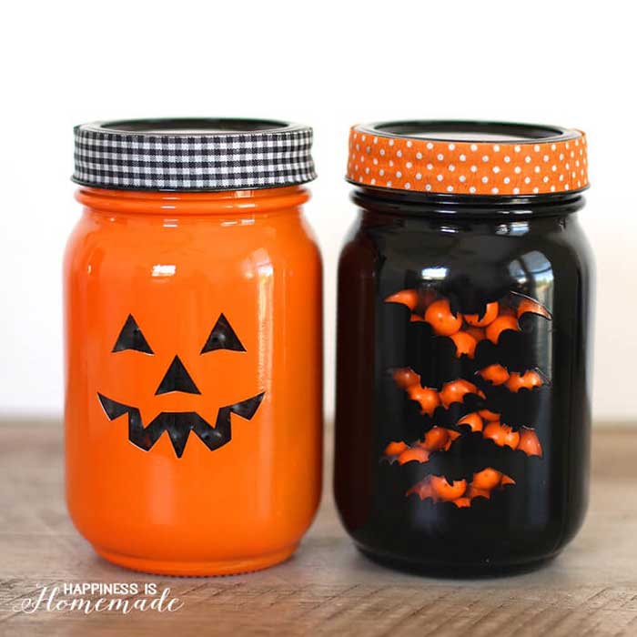 https://rustic-crafts.com/wp-content/uploads/2020/10/halloween-treat-mason-jars.jpg