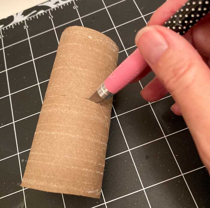 cutting toilet paper roll with razor knife