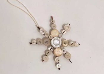 button snowflake craft