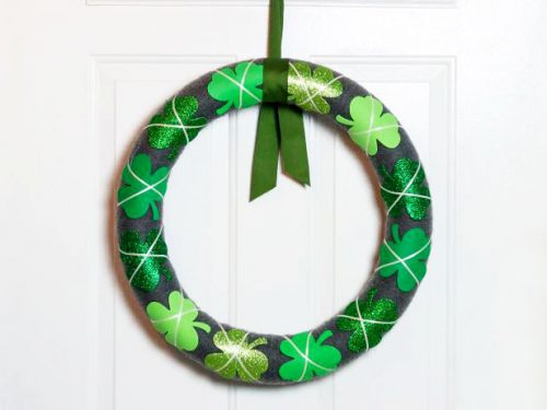 DIY St Patricks Day Wreaths - Rustic Crafts & DIY