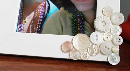 button embellished frame