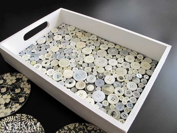 button lined tray
