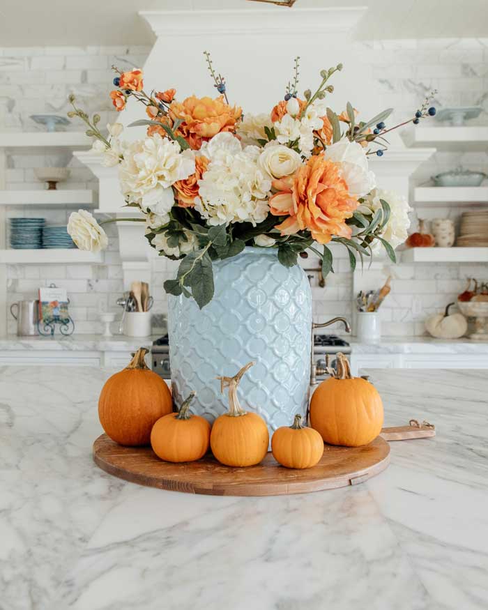 florals and pumpkins centerpiece