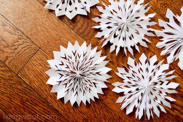 how to make a paper snowflake
