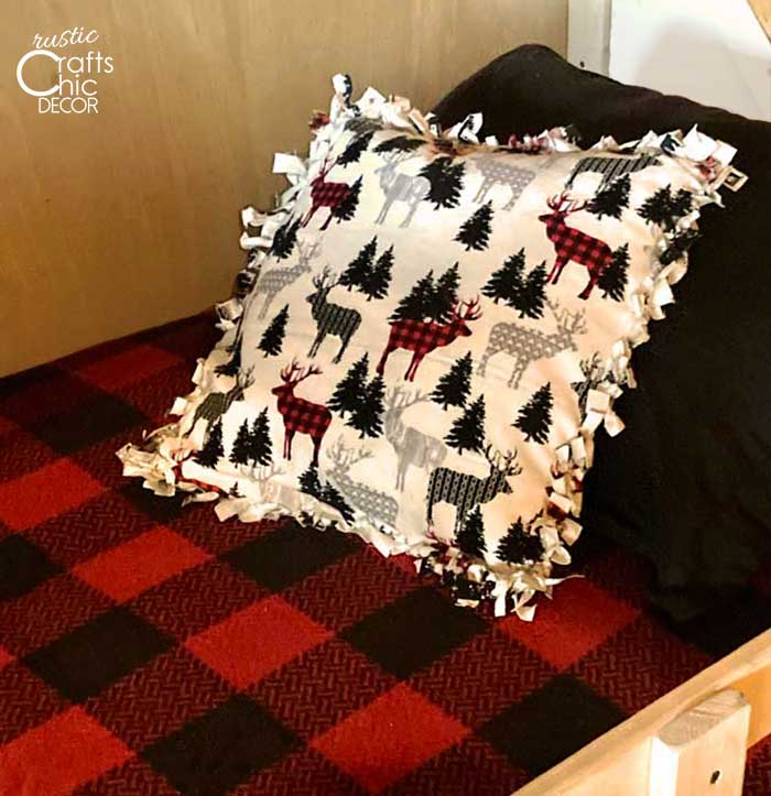 diy no sew christmas pillow